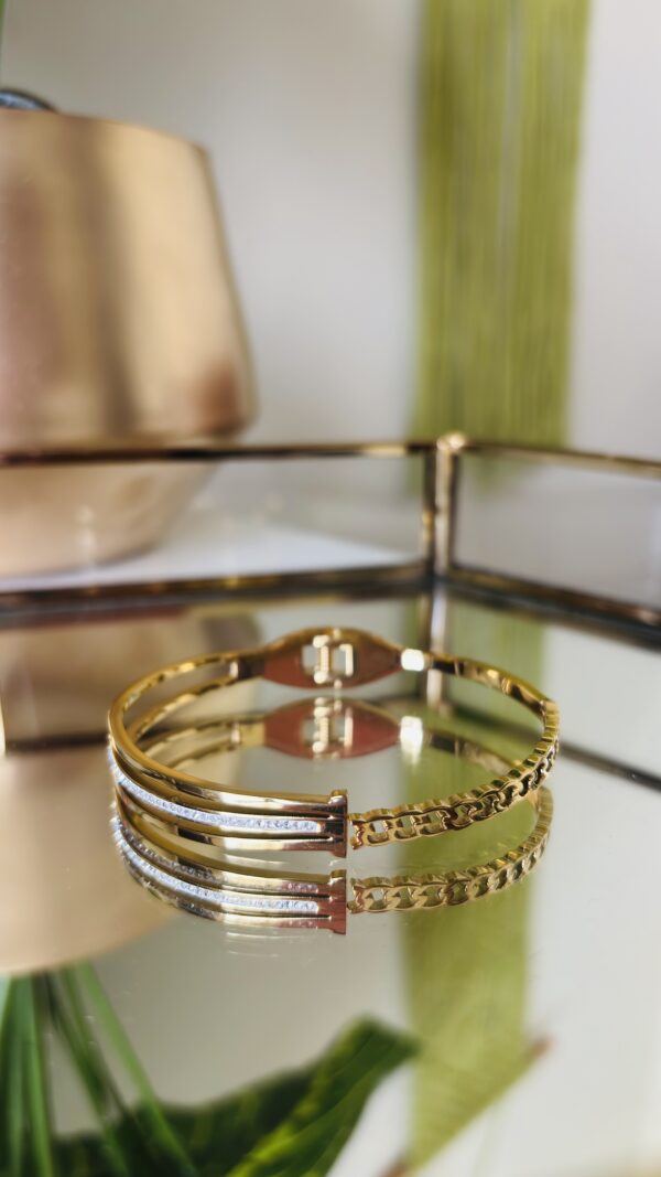 Duchess Chain Cuff