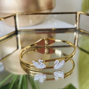Swan Éclat Bangle